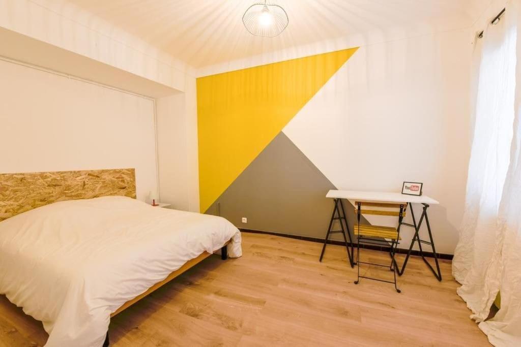 Charmant Logement Plein Pied Au Coeur Du Village Castelculier Dış mekan fotoğraf